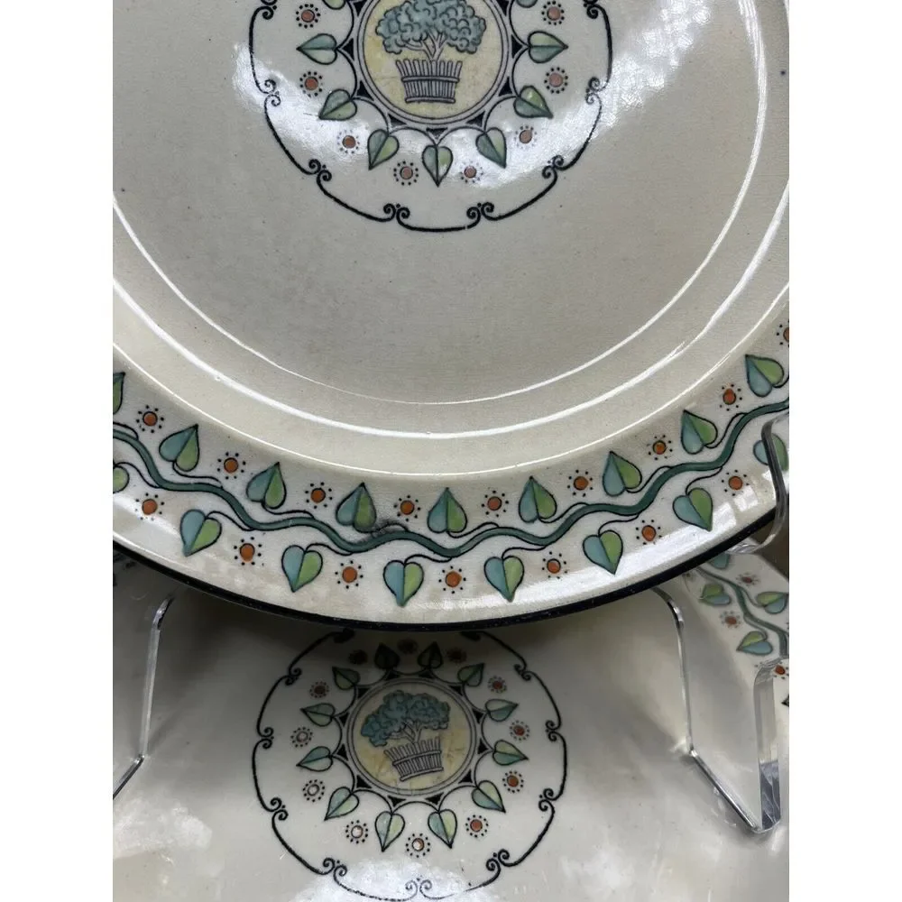 Arts & Crafts Wedgwood‎ Dartmouth Vine Berries Salad Plate Green Orange
